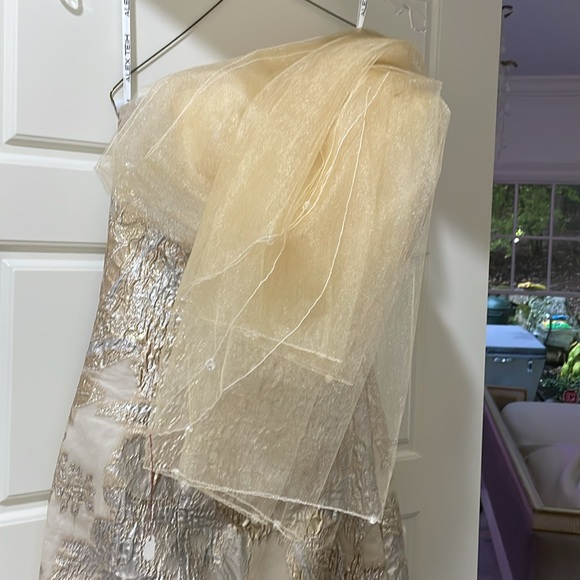 Couture gown Alex Teih. Gold and silver with beaded tulle wrap. - Picture 2 of 6